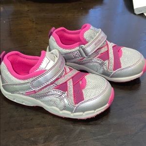 2 for $20 Stride right shoes 8.5xw